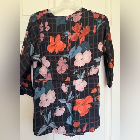 Mango Multi Color Floral Top, Size 2, Pre-owned - Picture 4 of 7